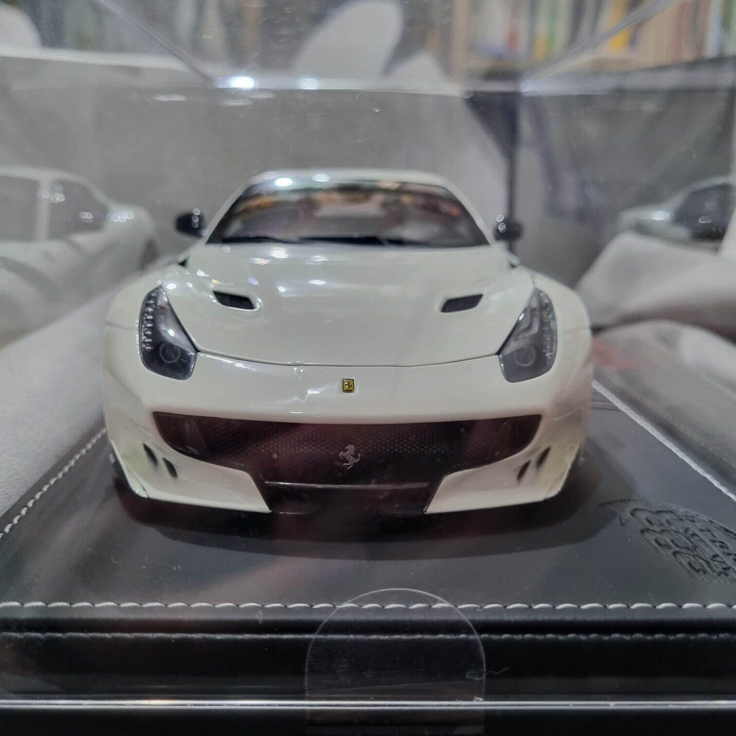 BBR 1:18 Ferrari F12 Tdf Avus White/Gold Wheel Full Opening Limited 30 Pcs