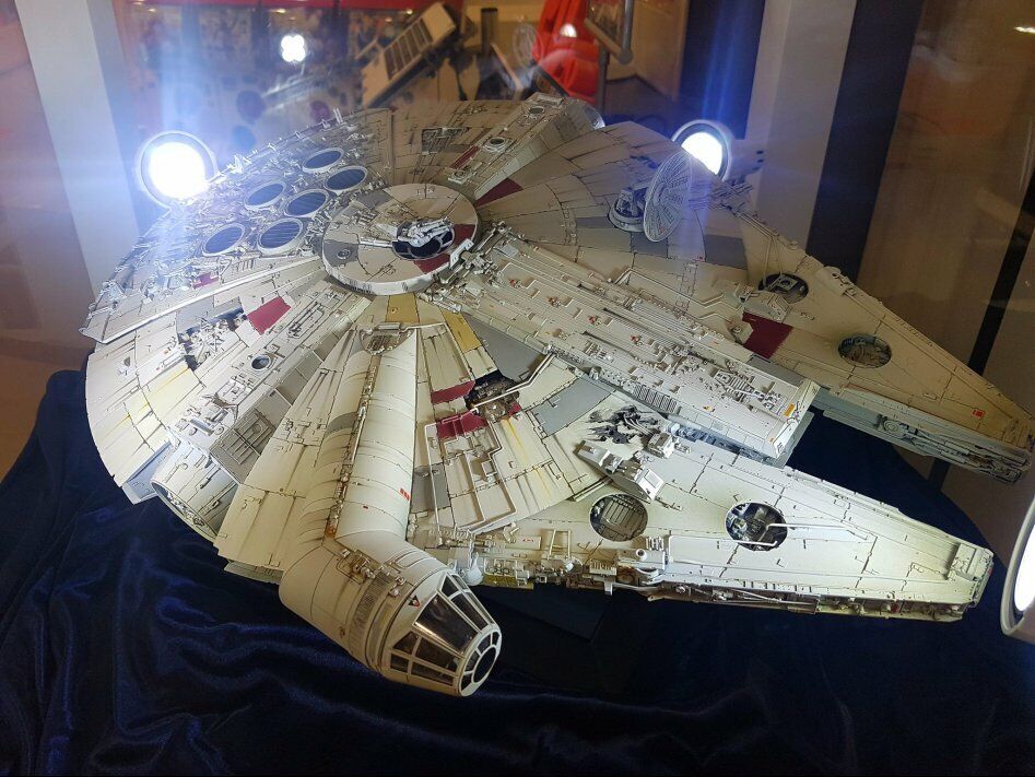 PG BANDAI 1/72 Star Wars Millennium Falcon Standard Ver. Authentic Fast ship