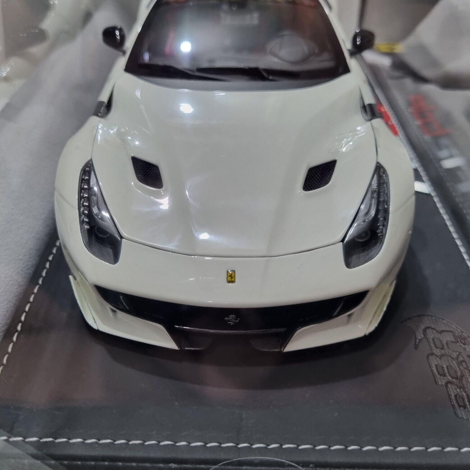 BBR  1:18 Ferrari F12 Tdf Avus White/Gold Wheel Full Opening Limited 30 Pcs